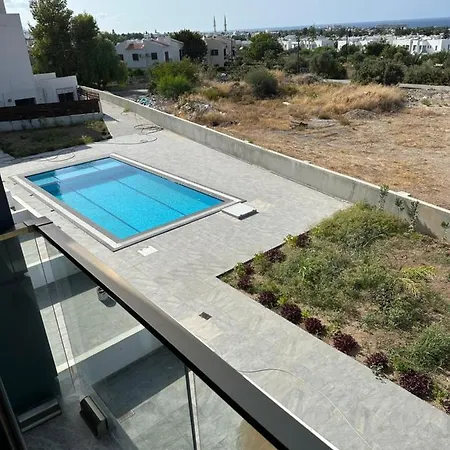 Beverly Hills - Luxury Design In Kyrenia فيلة