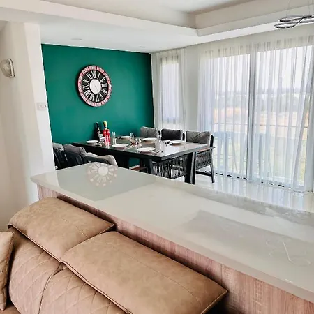 Beverly Hills - Luxury Design In Kyrenia فيلة